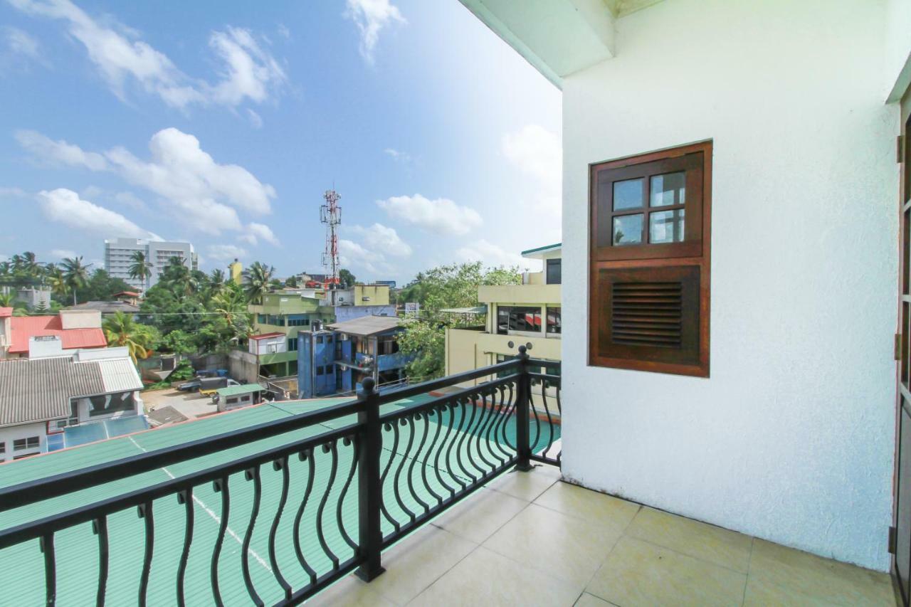 Hotel Queensbury Kaduwela Buitenkant foto